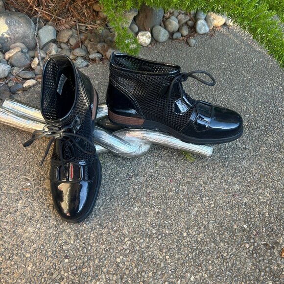 Sorel Women’s Black Major Mesh Patent Leather Booties Size 9 NWOT - Picture 10 of 10